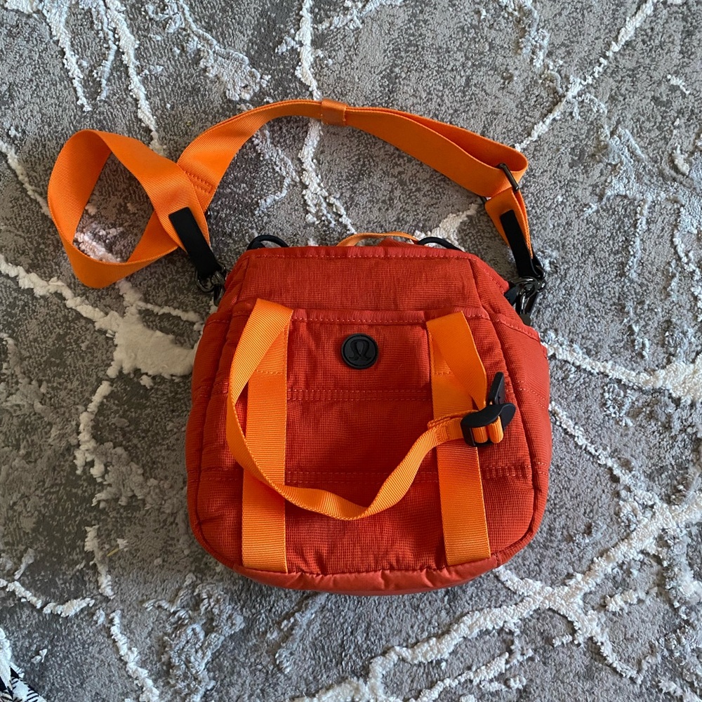 COPY - Lululemon Dash All Day Bucket Bag